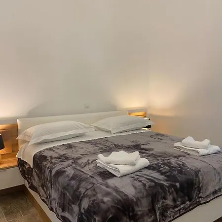 Ruzica Zadar-diklo 자다르